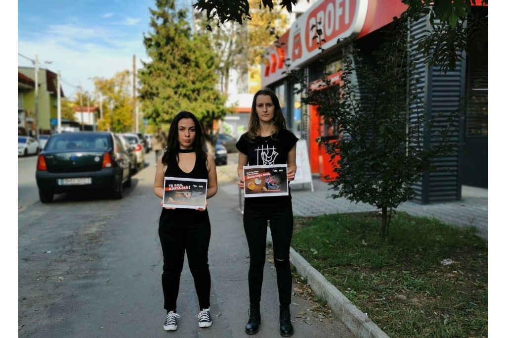 Campanie de informare în fața unui magazin Profi